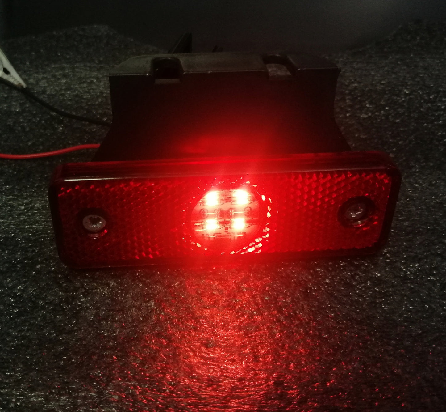 LED Светодиоден Червен Габарит Със Стойка Маркер Водоустойчив 24V за камион бус ван пикап ремарке каравана платформа и др.