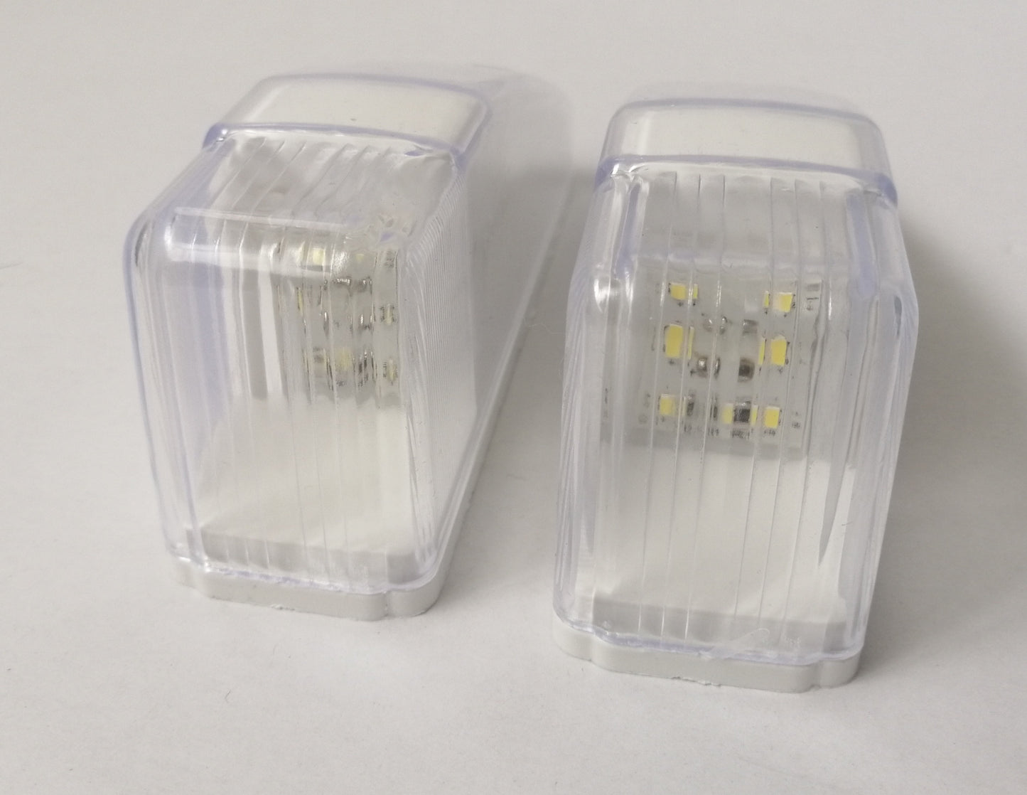 LED Светодиоден бял габарит за кабина на камион 12V - 24V за таван 14 х 4 х 6 cm