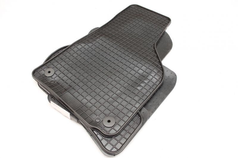 Гумени стелки за VW Golf 5 09/2003-2008 / Golf 6 2008-10/2012 / Jetta (2005-2011) / Scirocco 09/2008 / Golf VI комби от 10/2009