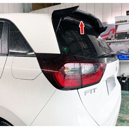 Спойлер антикрило за Honda Jazz (2021+) с трети стоп - черен гланц