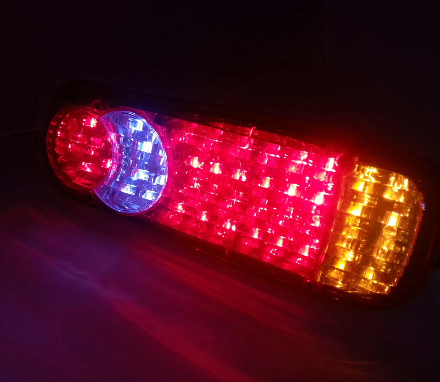 Комплект 2 бр. LED диодни стопове 24V Волта за бус камион ТИР ремарке платформа