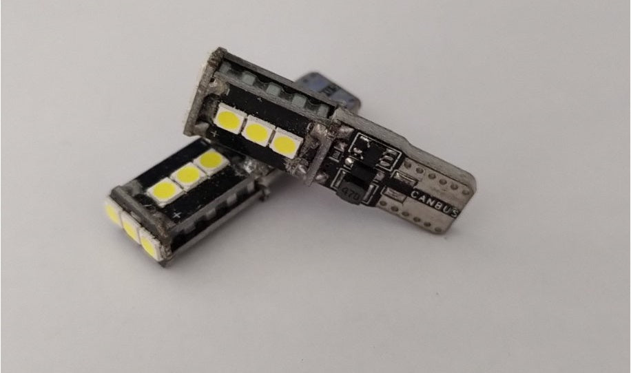 Комплект от 2 броя LED  Диодни Крушки За Габарит Т10 W5W 9 SMD 12V-24V Бяла Светлина Canbus - Error free Без грешки в блистер