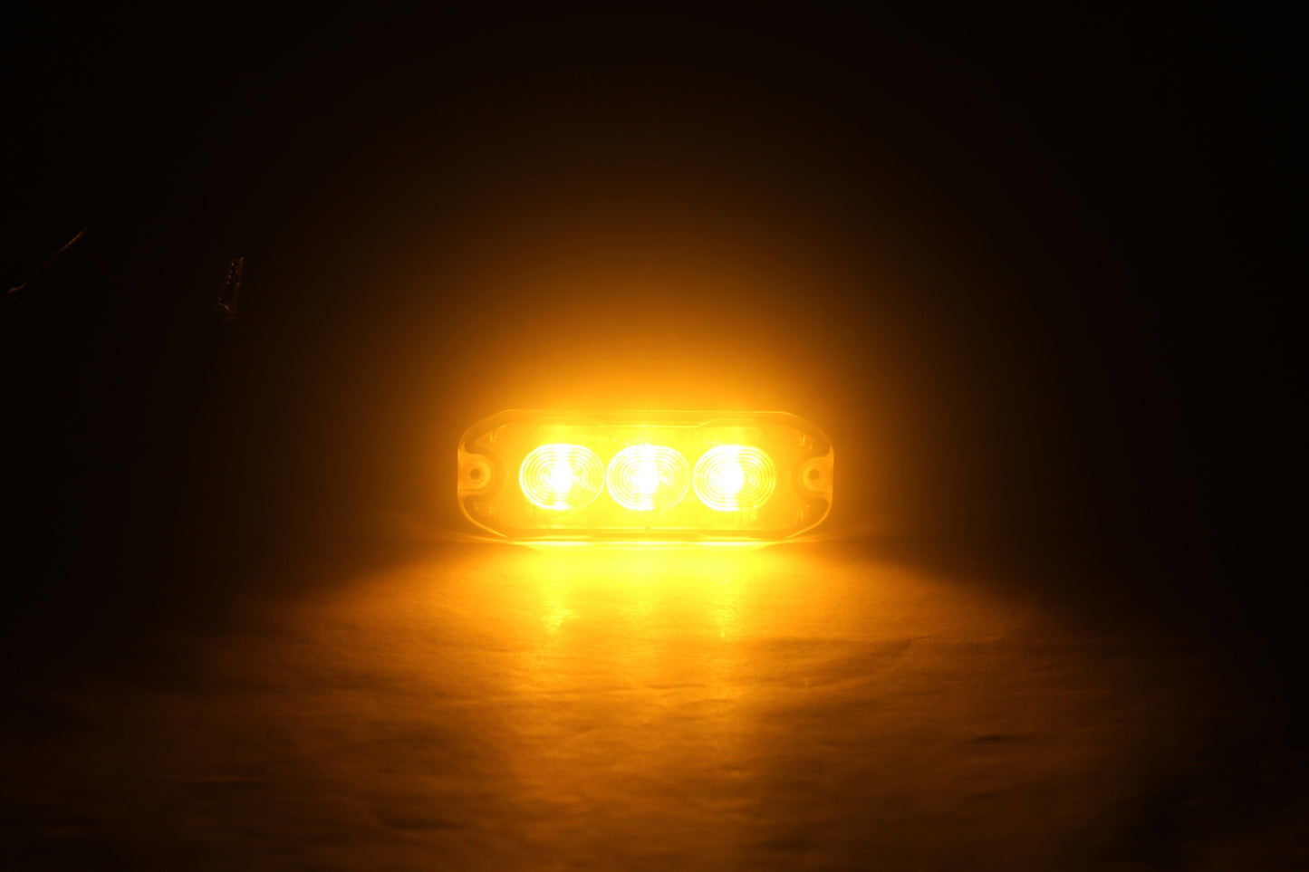 12-24V LED Жълта Аварийна Лампа Блиц Светлина Мигаща За Пътна Помощ Платформа и др. 8W с 4 режима 8х3 cm.