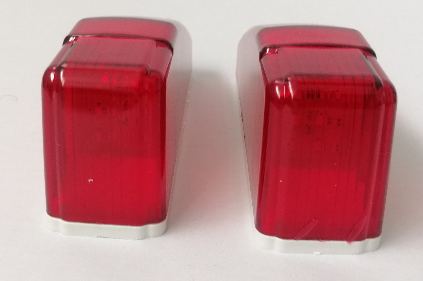 LED Светодиоден червен габарит за кабина на камион 12V - 24V за таван 14 х 4 х 6 cm