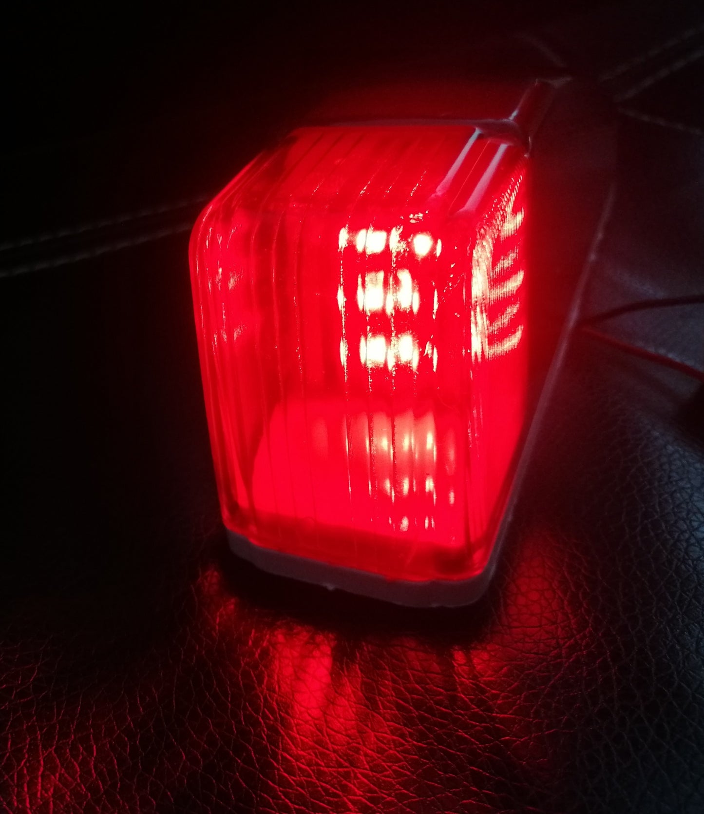 LED Светодиоден червен габарит за кабина на камион 12V - 24V за таван 14 х 4 х 6 cm