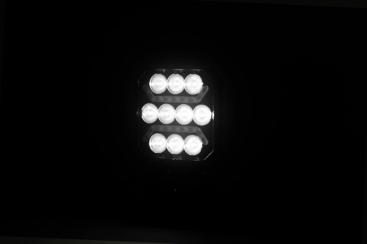 Универсална мощна LED диодна лампа халоген бяла светлина + червен габарит 15W 1500LM 12V - 24V E-mark за камион трактор ролбар АТВ джип земеделски и селскостопански машини и др.