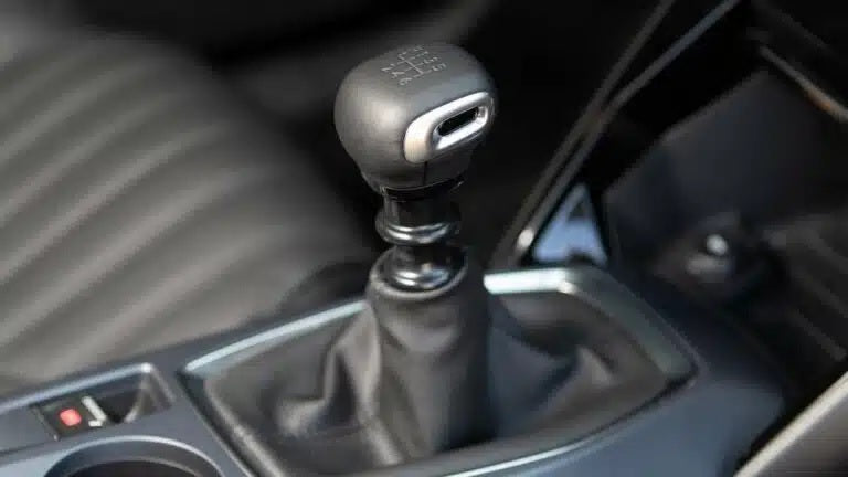 Топка Скоростен Лост с Маншон От Еко Кожа За PEUGEOT 2008 6 Скорости ОЕМ 98118898ZD