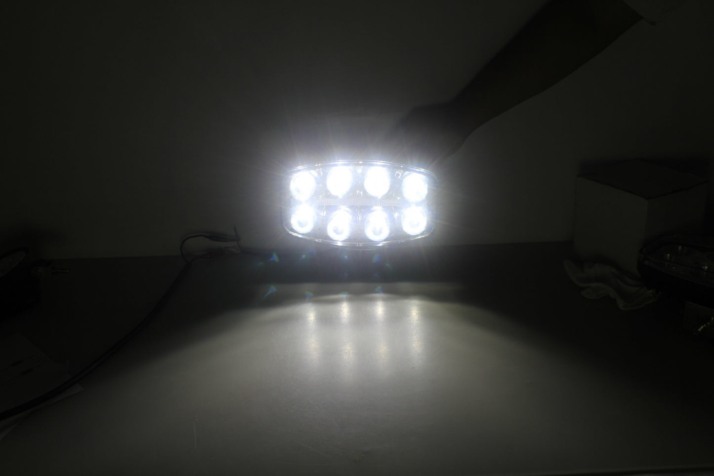 Нов мощен 64W LED  Фар Халоген с Три Функции Неон Neon ефект 12-24V Бяла светлина 6500LM